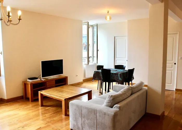 Un Joli Pied A Terre