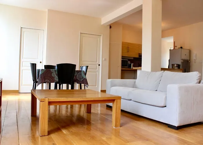 Un Joli Pied A Terre